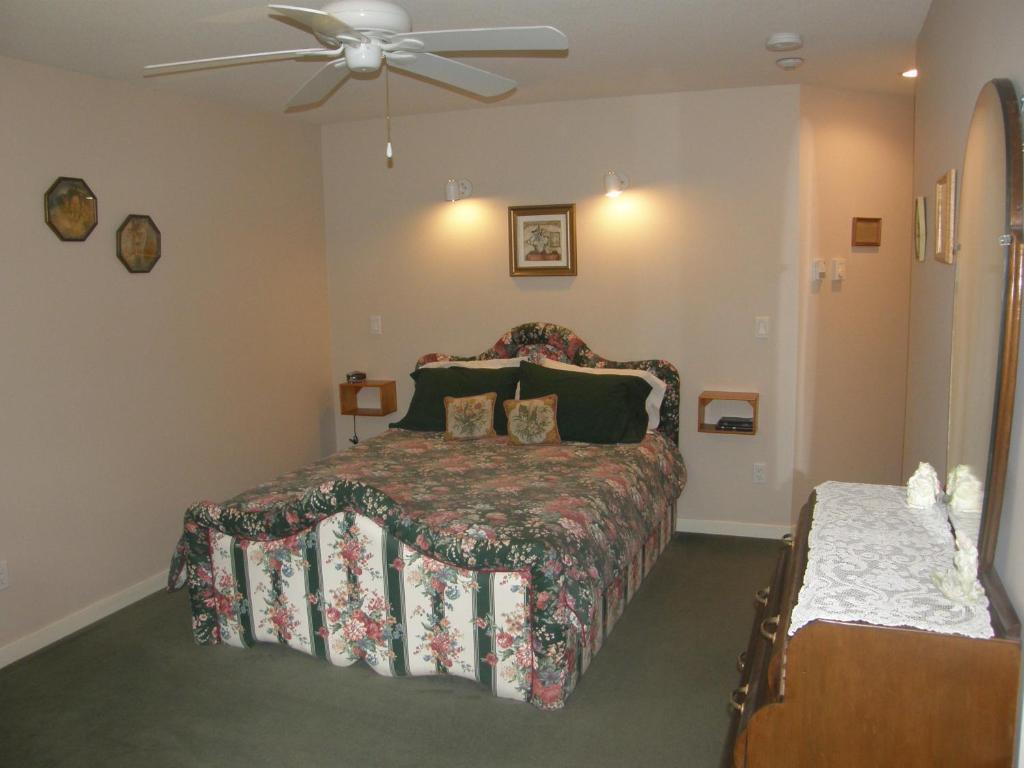 Cedar Wood Lodge Bed & Breakfast Inn Port Alberni Exterior foto