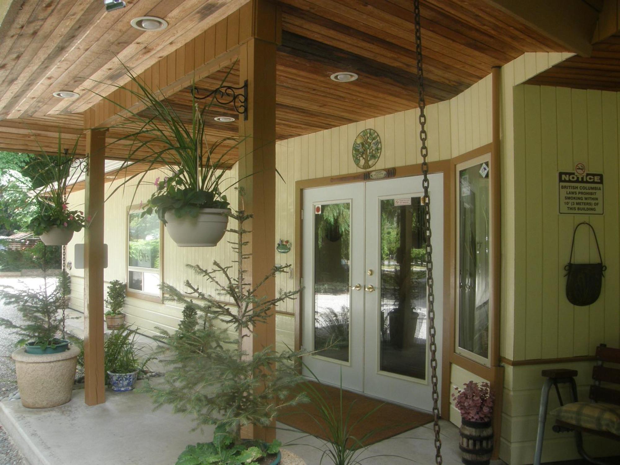 Cedar Wood Lodge Bed & Breakfast Inn Port Alberni Exterior foto