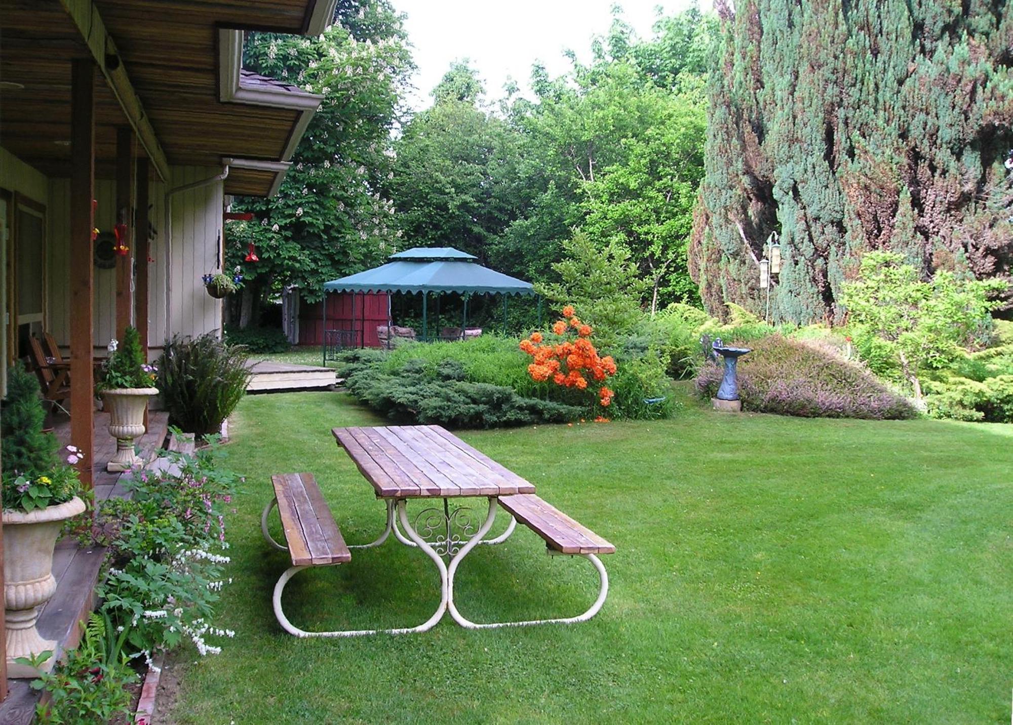 Cedar Wood Lodge Bed & Breakfast Inn Port Alberni Exterior foto
