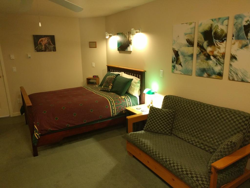 Cedar Wood Lodge Bed & Breakfast Inn Port Alberni Exterior foto