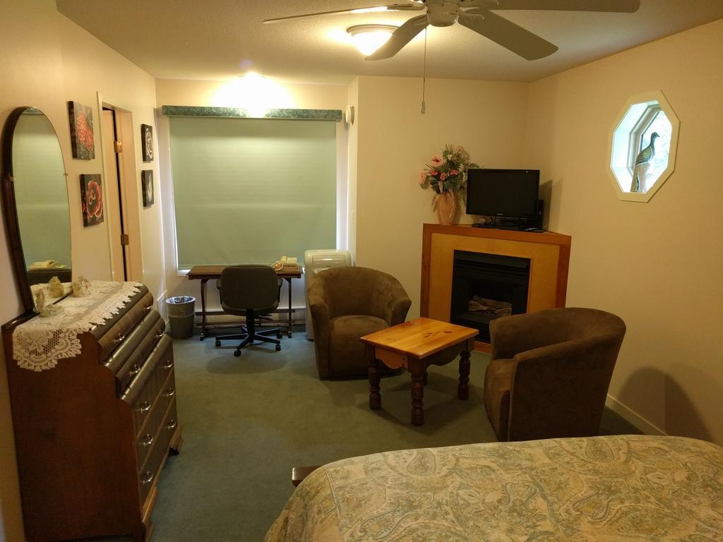 Cedar Wood Lodge Bed & Breakfast Inn Port Alberni Exterior foto