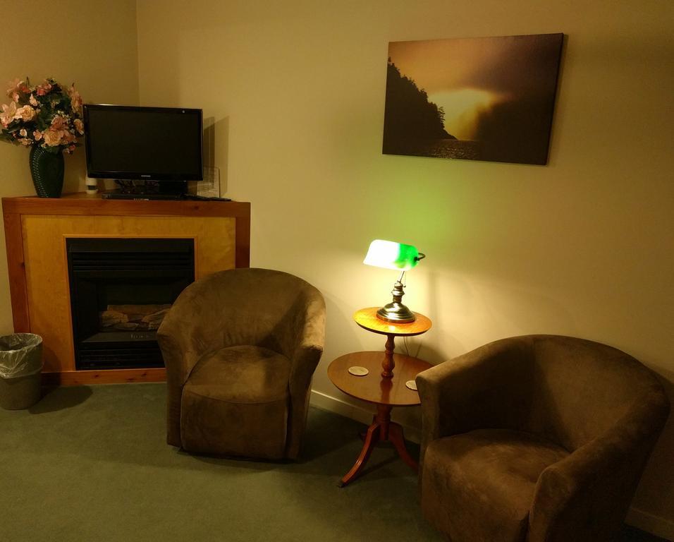 Cedar Wood Lodge Bed & Breakfast Inn Port Alberni Exterior foto
