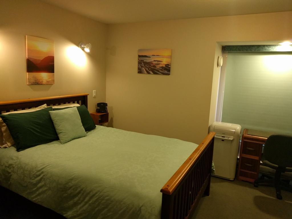 Cedar Wood Lodge Bed & Breakfast Inn Port Alberni Exterior foto