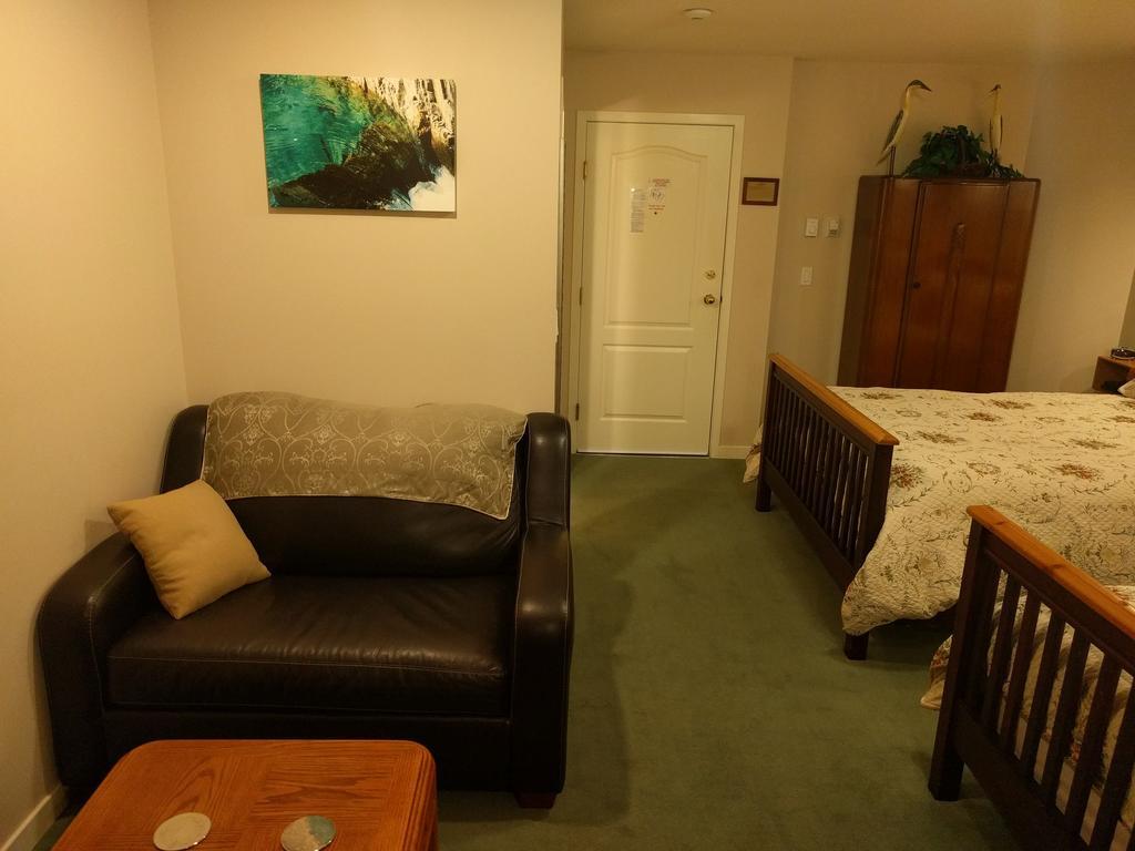 Cedar Wood Lodge Bed & Breakfast Inn Port Alberni Exterior foto