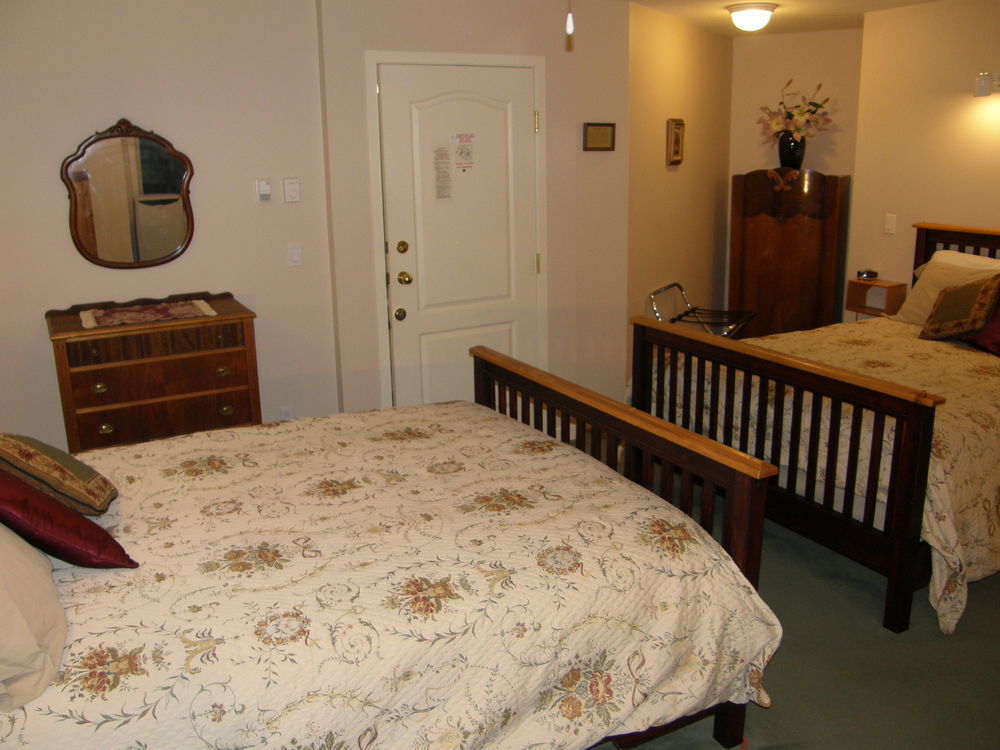 Cedar Wood Lodge Bed & Breakfast Inn Port Alberni Exterior foto