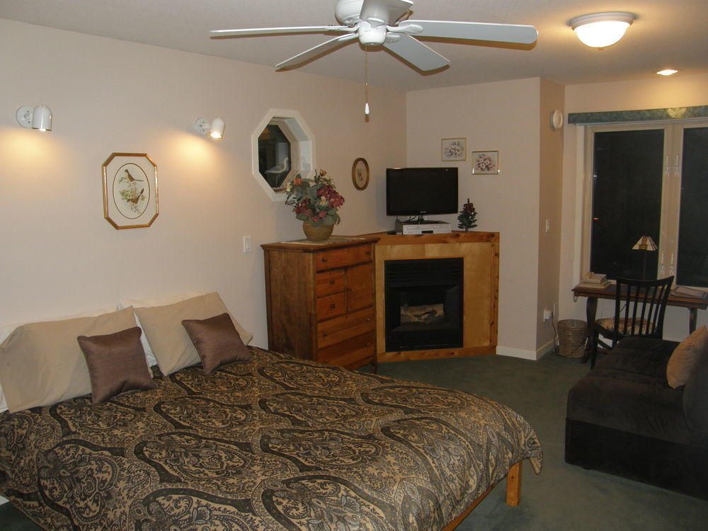 Cedar Wood Lodge Bed & Breakfast Inn Port Alberni Exterior foto